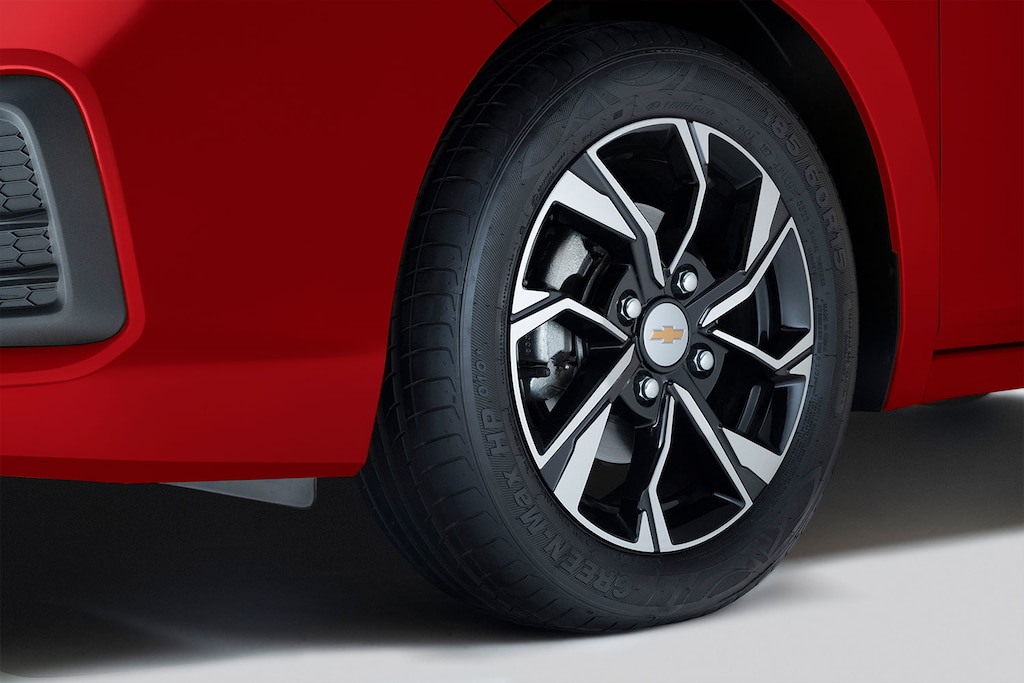  Chevrolet Aveo HB 2025, nuevo auto compacto 4 puertas con rines de 15 pulgadas en aluminio bitono