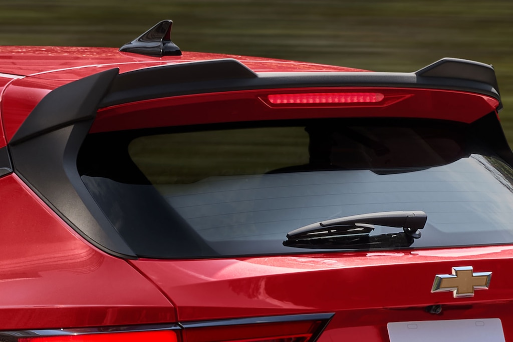 Nuevo auto Chevrolet Aveo HB 2025, el spoiler de tu monovolúmen tiene luz de freno, tercer stop