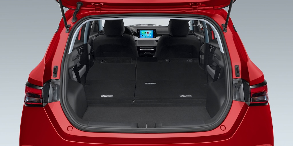 Nuevo Chevrolet Aveo Hatchback 2025, monovolúmen con asientos 100% abatibles, renovado y elegante diseño interior