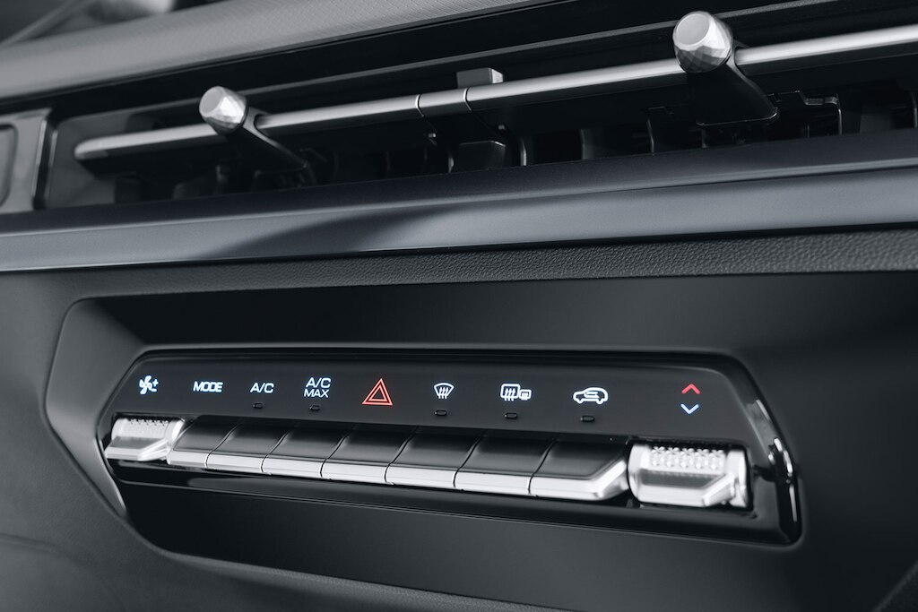 Nuevo Chevrolet Aveo Hatchback 2025, auto compacto con aire acondicionado electrónico de controles automáticos