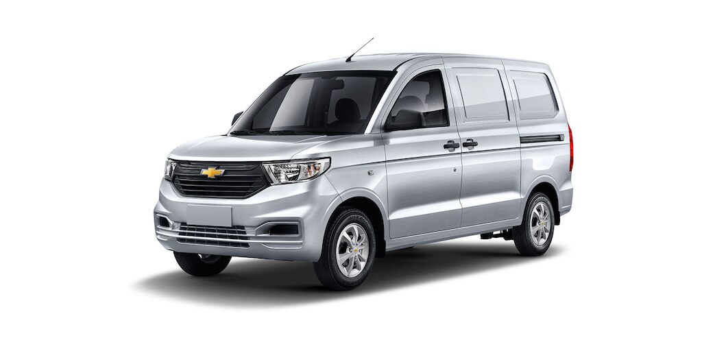 Furgoneta Chevrolet Tornado Van 2025 en color plata metálico