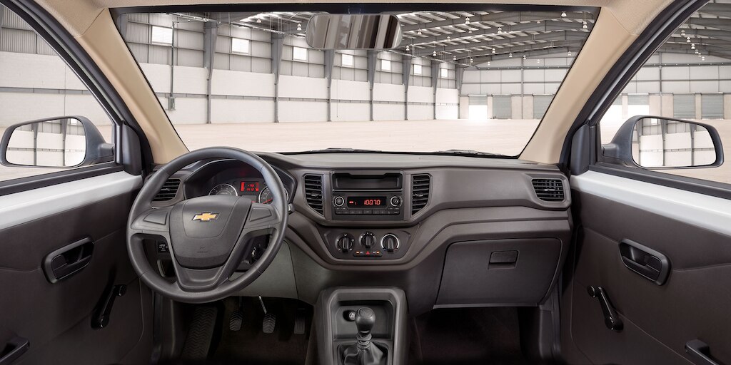 Espacioso interior de la furgoneta Chevrolet Tornado Van 2025